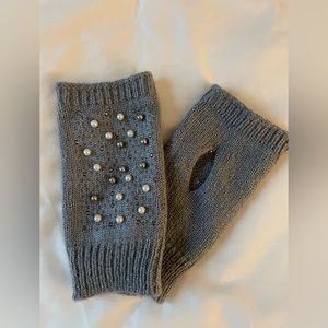 Grey Mittens with pearls(New)